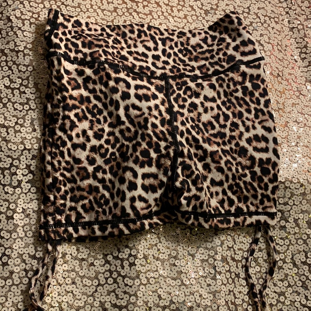 Zyia -shorts stretchy- size small